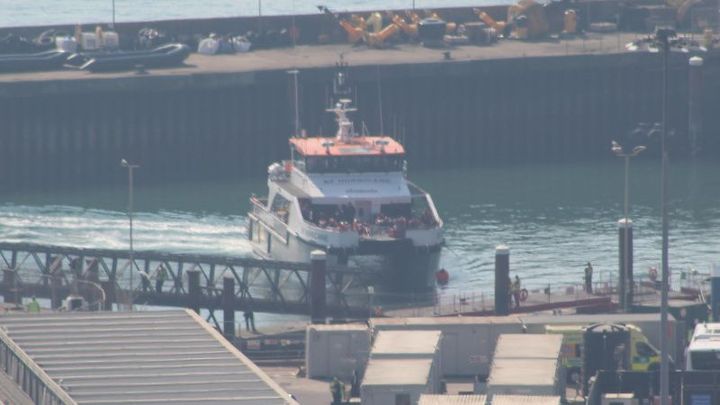 More Than 1,200 Illegal Migrants Cross English Channel in 72 Hours