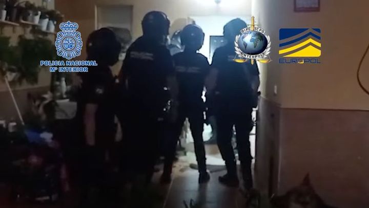 European Authorities Smash Network Responsible for Smuggling 5,000 Cubans Into EU