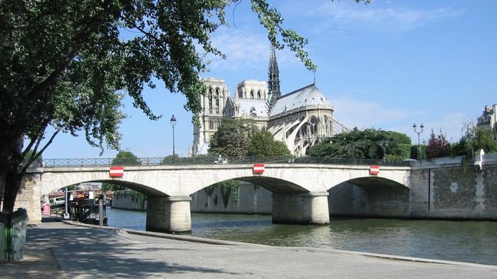 Male Tourist Raped by ‘North African’ Suspect in Paris