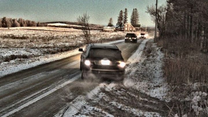 Mob of Romanian Illegals Storm Northern Border in Vehicle Caravan