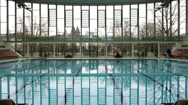 Germany: Swimming Pool Staffers Hospitalized After Brutal Attack by Mob of ‘Youths’