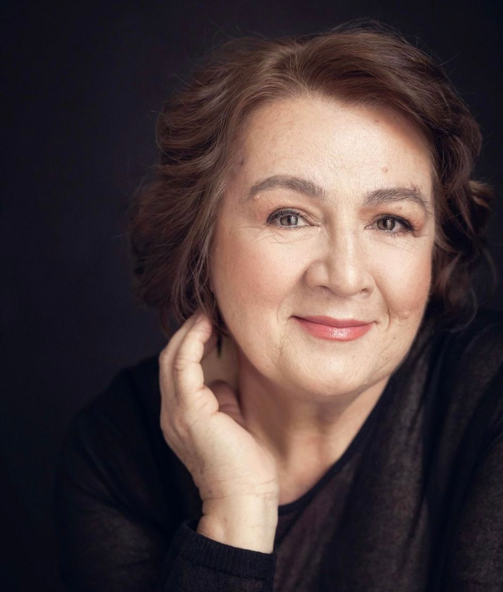 Lucia Ovezea, autoare: scrierea unui roman implică un drum lung, un exercițiu perseverent și multe ore dedicate lui post image