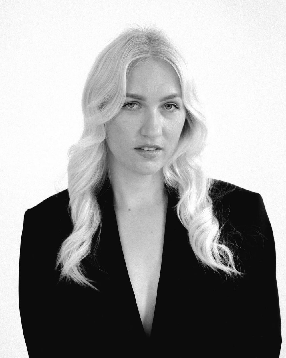 Ioana Porav: The Art(ist) of Wedding Photography post image