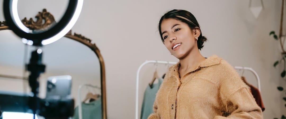 Embracing the Full-Time Influencer Lifestyle: A Guide on Making It Work