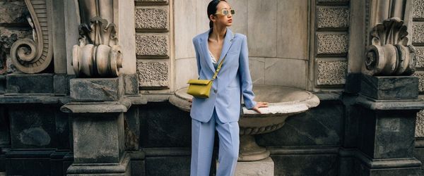 Various Ways To Carry Handbags Reveal A Lot About You!