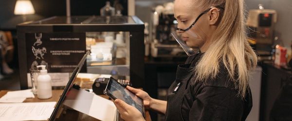 How To Become A Cashier? (Top Tips)