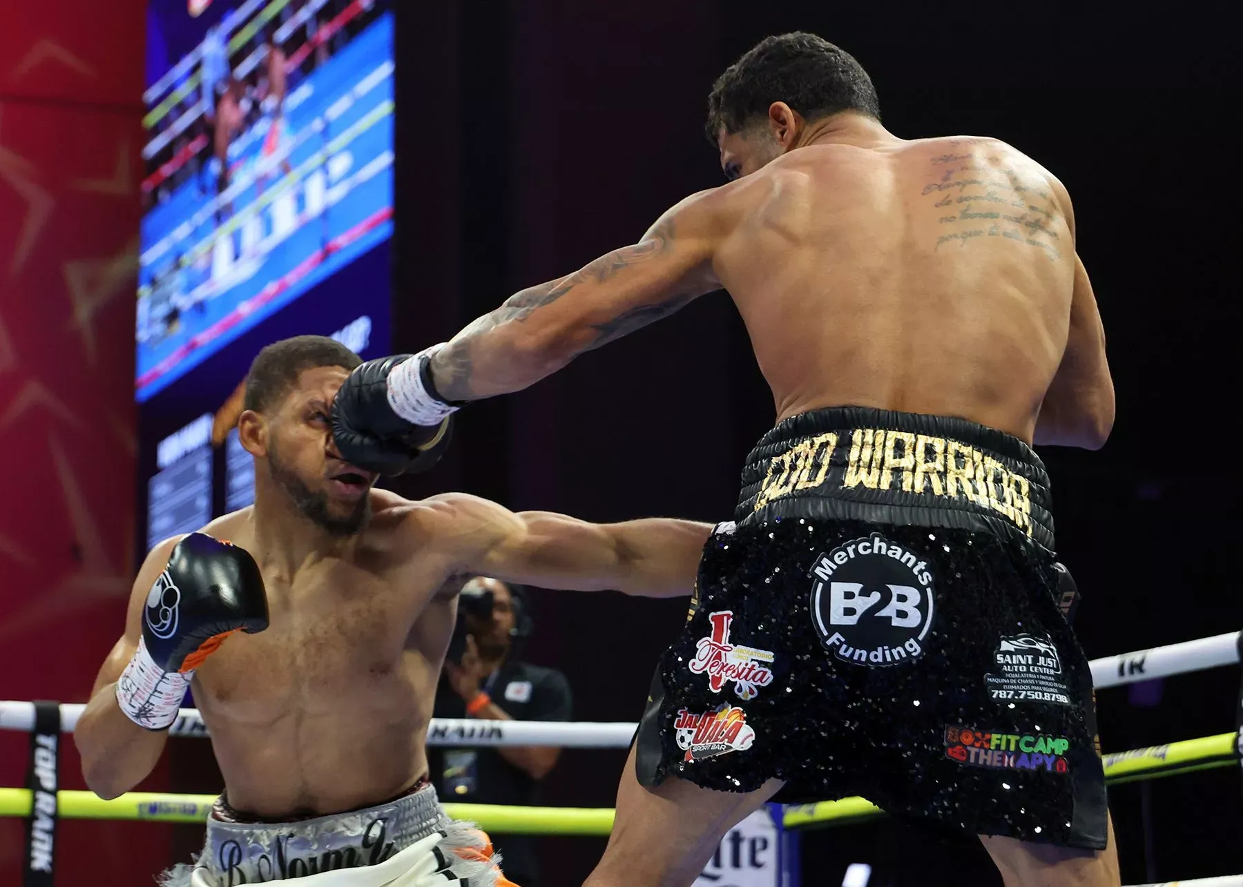 Derrieck Cuevas lands jab on Brian Norman Jr.