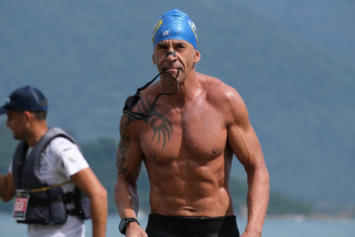 Triatleta encara o Ultraman do Havaí em jejum