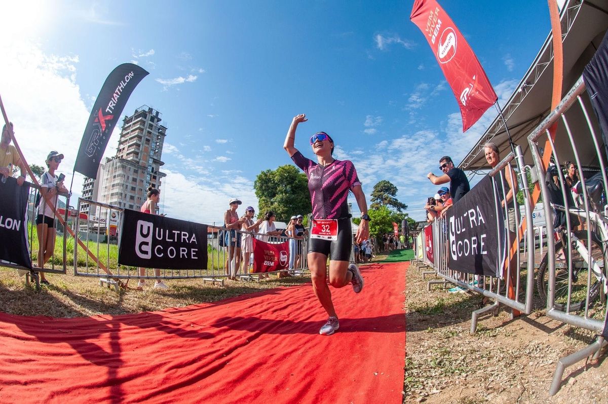 Bia Neres confirma retorno ao Triathlon com vitória no Gp Triathlon Penha