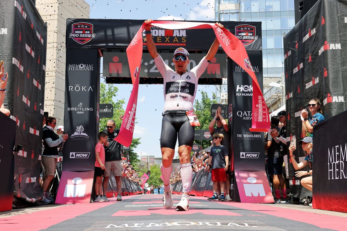 Blummenfelt e Matthews vencem em dia de recordes no Ironman Texas