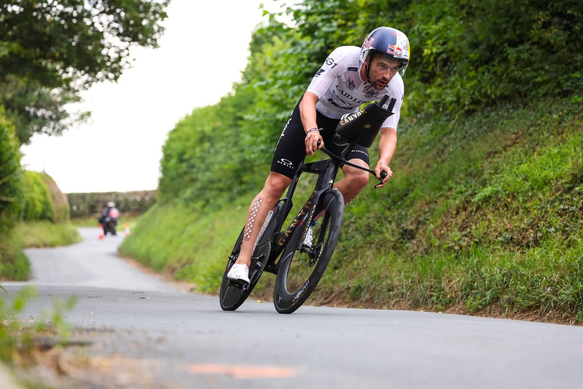 Campeão mundial valida vaga para Nice em grande estilo