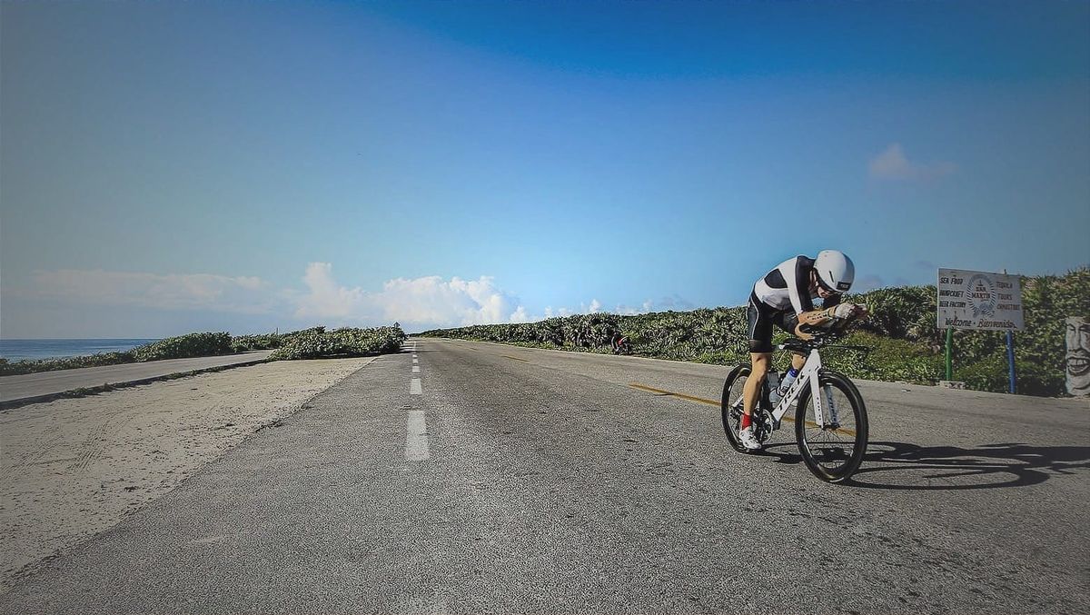 Lisa Perterer e Arthur Horseau vencem IRONMAN Cozumel