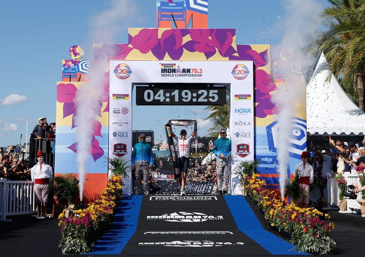 Taylor Knibb impecável, domina em Nice em seu 4º título mundial de 70.3