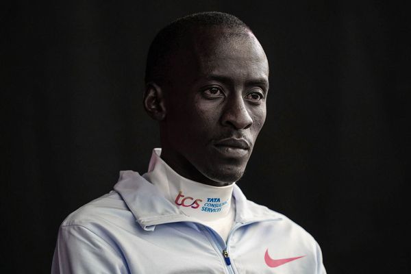 Recordista mundial da maratona morre aos 24 anos