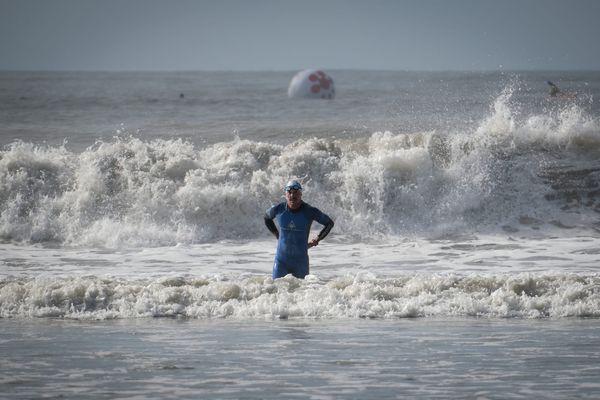 Fabiano Peres e Yanina Minaglia lideram o dia 1 do Ultraman Brasil