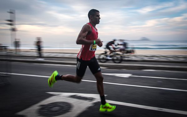 'Triatletas' são os primeiros amadores na Maratona do Rio