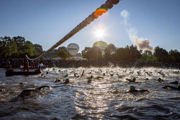 Alta temperatura da água afeta etapa de natação no Challenge Roth neste domingo