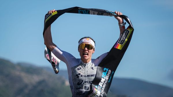 Lucy Charles vence Mundial de IM70.3
