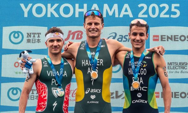 Miguel Hidalgo recebe prêmio do COB