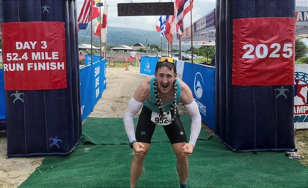 Russo e americana vencem Ultraman Havaí 2025