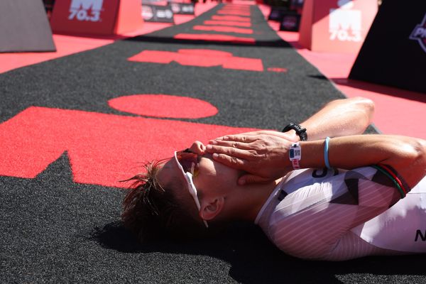 Marten Van Riel e Kat Matthews dominam o IM 70.3 Elsinore