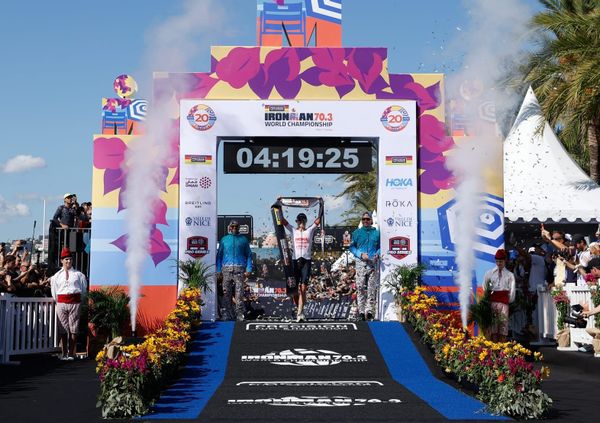 Taylor Knibb impecável, domina em Nice em seu 4º título mundial de 70.3