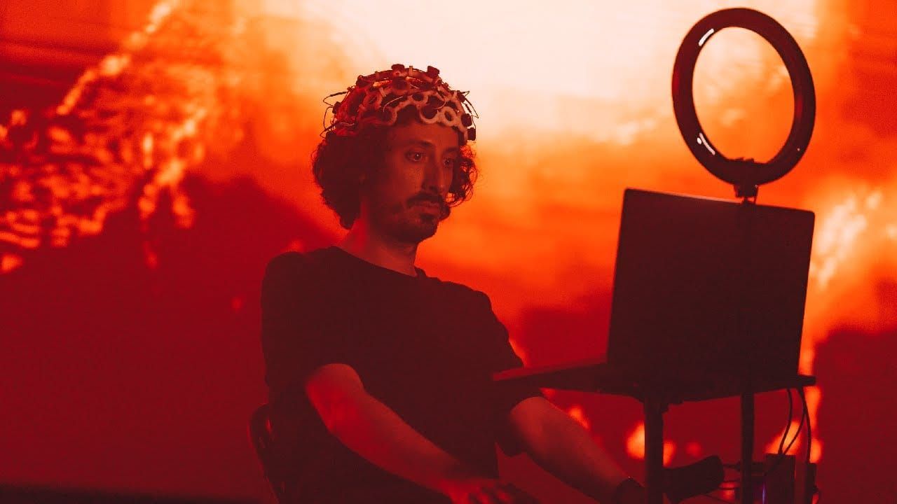 Albert.DATA Decodes His Own Brainwaves Into Words on Stage, and the Words Choose the Scene