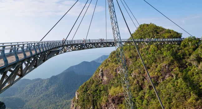hanging-bridge-langkawi-island-malaysia_main