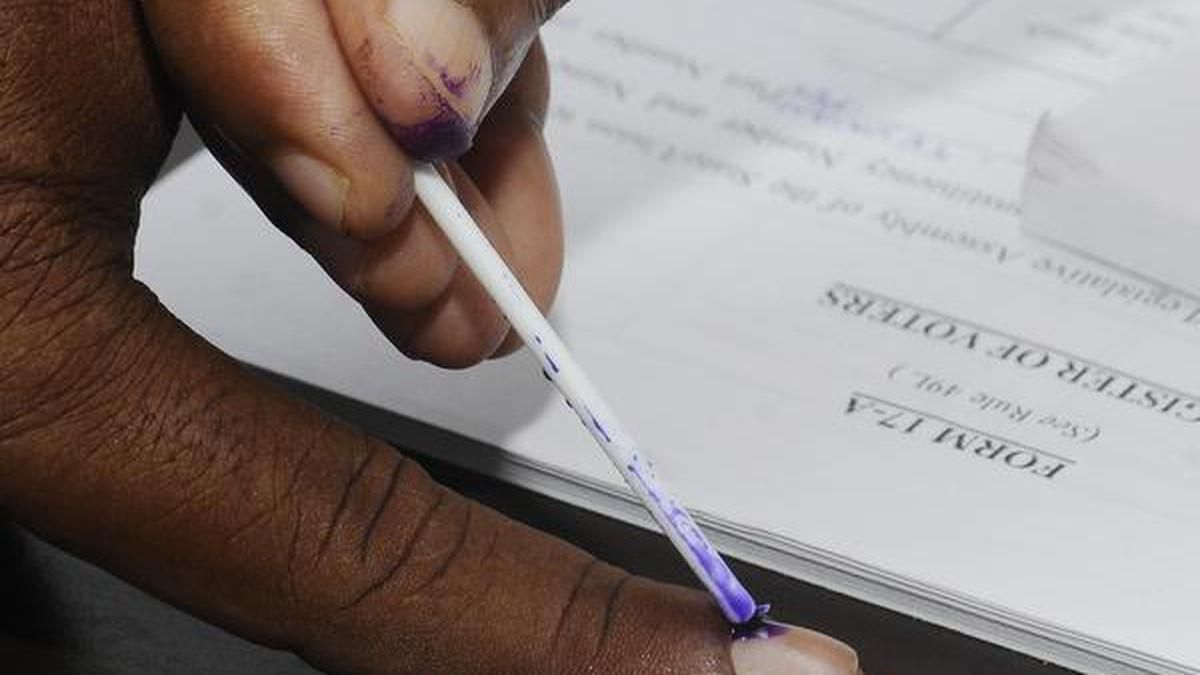 കനത്ത മഴയിലും ആവേശത്തോടെ വിധിയെഴുതി നിലമ്പൂർ; വോട്ടെടുപ്പ് അവസാനിച്ചു