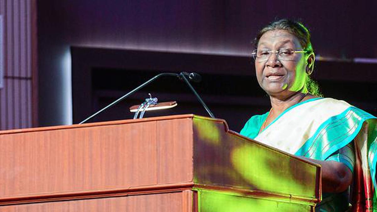 വനിത സംവരണ ബിൽ യാഥാ‍ര്‍ത്ഥ്യമായി: ഒപ്പ് വെച്ച് രാഷ്ട്രപതി