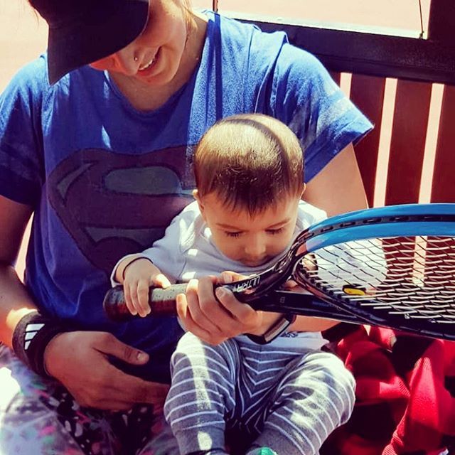 'ഇസ്സീ ഈ റാക്കറ്റ് നിനക്ക് അല്പം വലുതായിരിക്കും'; ബാറ്റേന്തിയ സാനിയയുടെ ഇസ്ഹാനെ  നെഞ്ചിലേറ്റി സോഷ്യൽ മീഡിയ