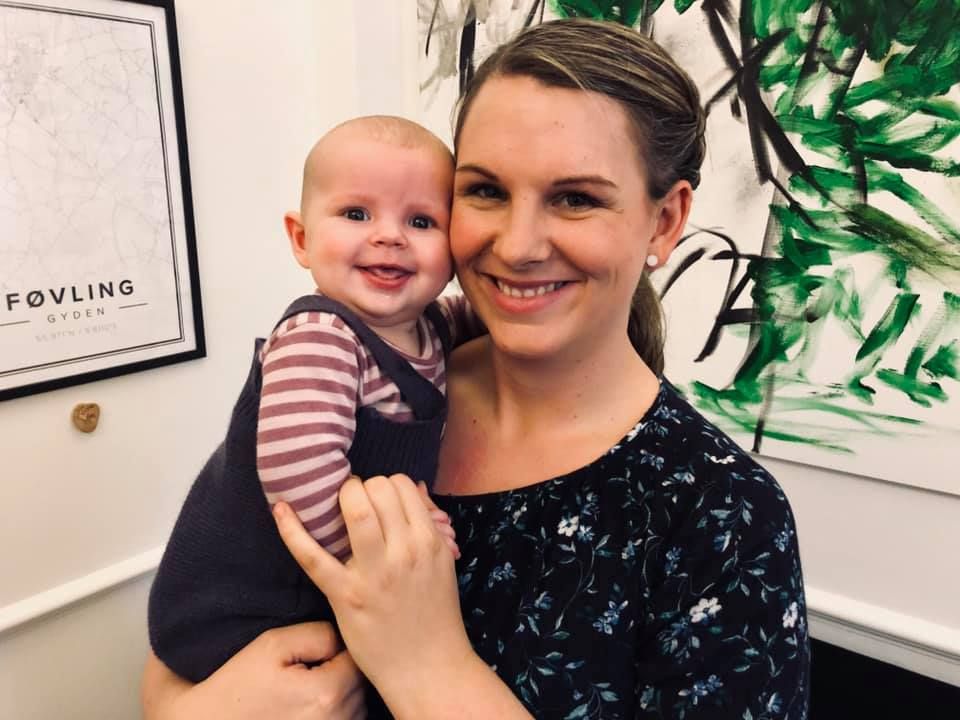 കു​ഞ്ഞു​മാ​യി​ ​എ​ത്തി​യ​ ​വ​നി​താ​ ​എം.​പി​യെ​ ​പാ​ർ​ല​മെ​ന്റി​ൽ​ ​നി​ന്ന് ​പു​റ​ത്താ​ക്കി