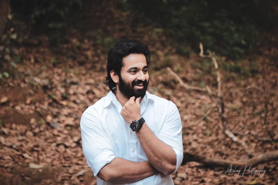 സണ്ണിയെ പോലെ മുന്നറിയിപ്പില്ലാതെ കെട്ടിയാൽ, ഉണ്ണി മുകുന്ദന്റെ  5 തലമുറയെ പ്രാകി നശിപ്പിക്കുമെന്ന് ആരാധിക; മറുപടിയുമായി ഉണ്ണിമുകുന്ദന്‍