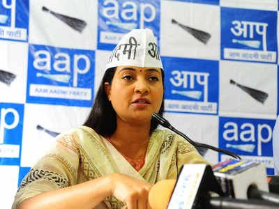 അൽക്കാ ലാംബയോട് രാജി ആവശ്യപ്പെട്ട് ആം ആദ്മി പാർട്ടി