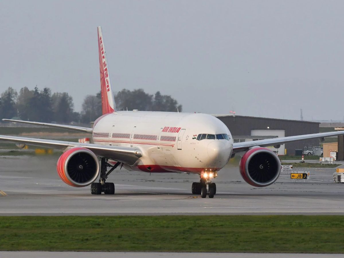 പാരീസ് – ഡൽഹി വിമാനത്തിൽ അതിക്രമം: ‘വനിത യാത്രികയുടെ പുതപ്പില്‍ മൂത്രമൊഴിച്ചു’