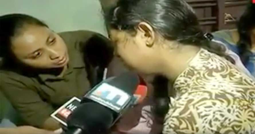 പ്രിയപ്പെട്ടവന്റെ  വേര്‍പാടിന്റെ നടുക്കത്തില്‍ നിന്ന് ഇനിയെന്ത് എന്നുപോലും അറിയാതെ നെഞ്ചുപൊട്ടി കരയുന്നൊരു പെണ്‍കുട്ടിയുടെ വായില്‍ മൈക്ക് കുത്തിതിരുകാന്‍ നോക്കുന്നതിന്റെ പേരോ മാധ്യമപ്രവര്‍ത്തനം ?