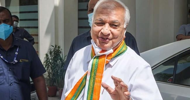 ഗവർണറുടെ വിമാനയാത്ര ചെലവിന് 30 ലക്ഷം അനുവദിച്ച് സർക്കാർ