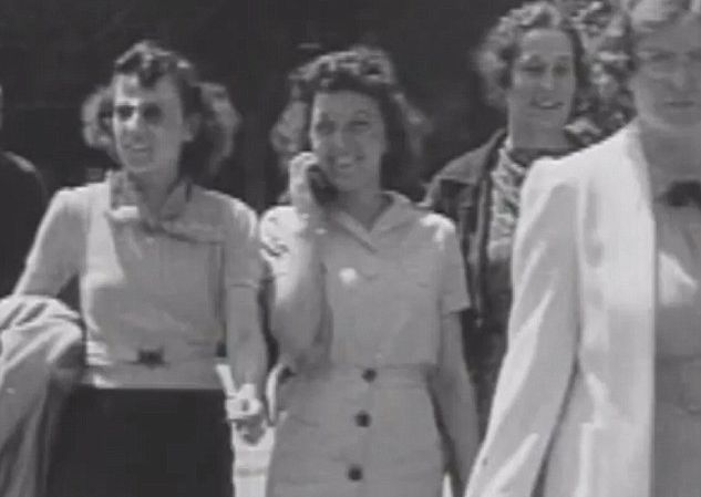 1938ല്‍ കൈയ്യില്‍ മൊബൈലുമായൊരു യുവതി; വീഡിയോ കാണാം