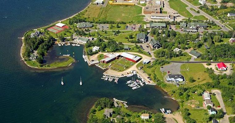 രണ്ടേക്കര്‍ സ്ഥലവും ജോലിയും തരാം ; ഒന്ന് വന്നു ഞങ്ങളുടെ നാട്ടില്‍ താമസിക്കാമോ ?