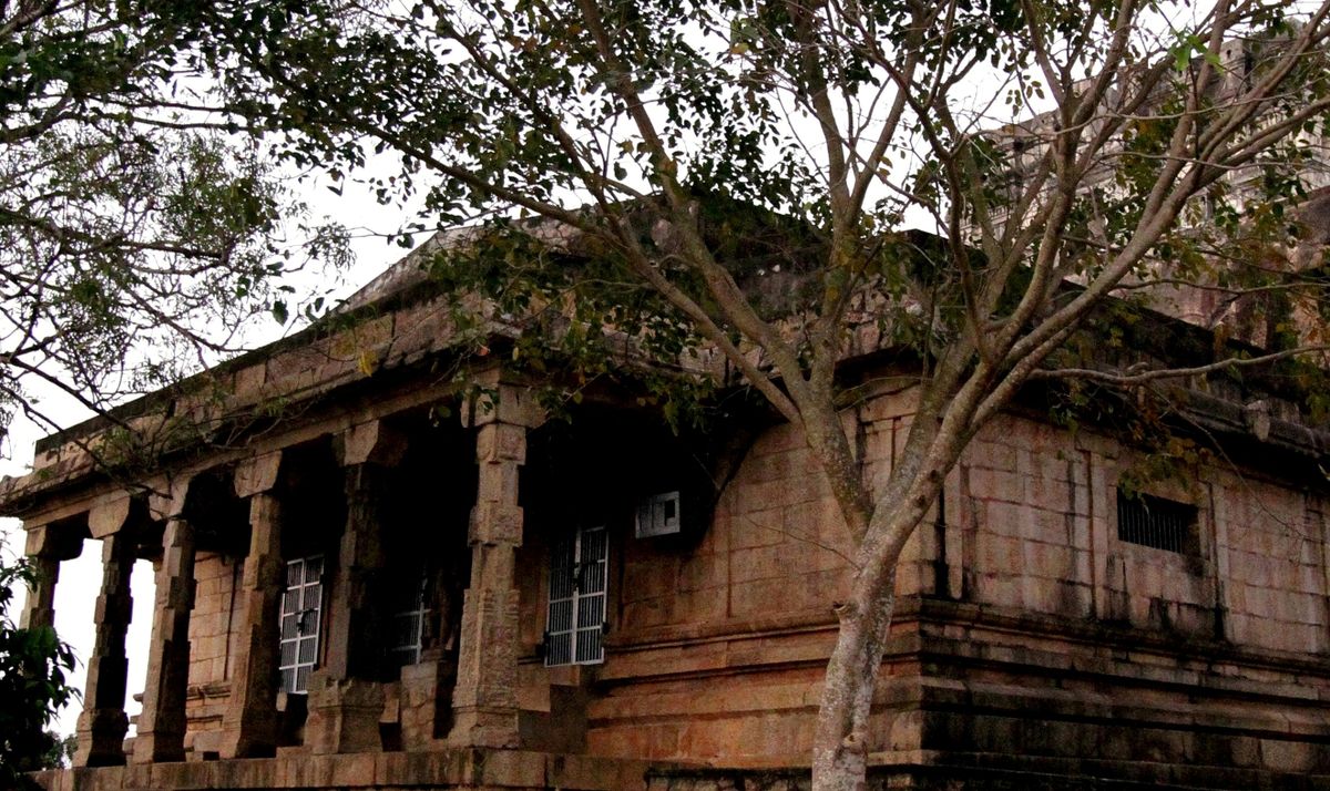 കരിങ്കല്ലിൽ ചെത്തിയെടുത്ത ചിതറാൽ