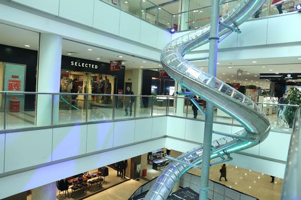 ഈ മാളിൽ നാലാം നിലയിൽ നിന്ന് ഊർന്നിറങ്ങാം, സ്ലൈഡറിൽ!