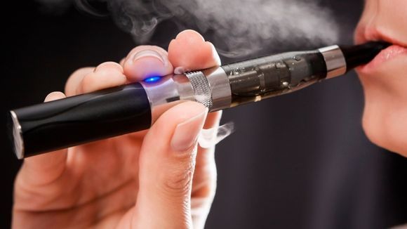 ഇ-സിഗരറ്റ് ഉപയോഗിച്ച് ദുബായിലെ മാളുകളില്‍ പുകവലിച്ചാൽ