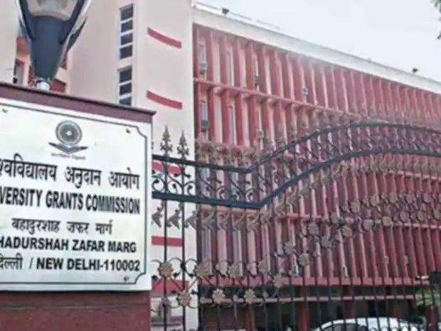 അസിസ്റ്റന്‍റ് പ്രൊഫസര്‍ തസ്തികയിലേക്ക് ഇനി പിഎച്ച്ഡി നിർബന്ധമല്ല,ഏറ്റവും കുറഞ്ഞ യോഗ്യത പുതുക്കി യുജിസി