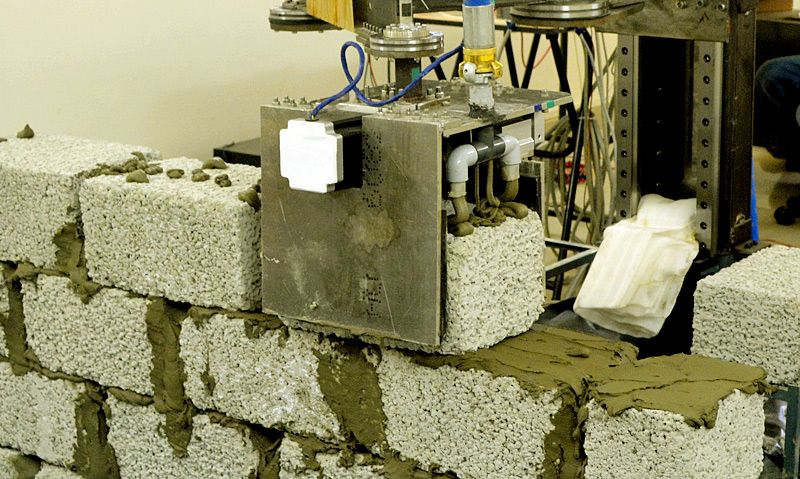 കെട്ടിടനിര്‍മ്മാണം ഇനി റോബോട്ട് ചെയ്യും, പുതിയ യന്ത്രവുമായി കേരളത്തില്‍ നിന്നും ക്രാഫ്റ്റ്സ് മാക്