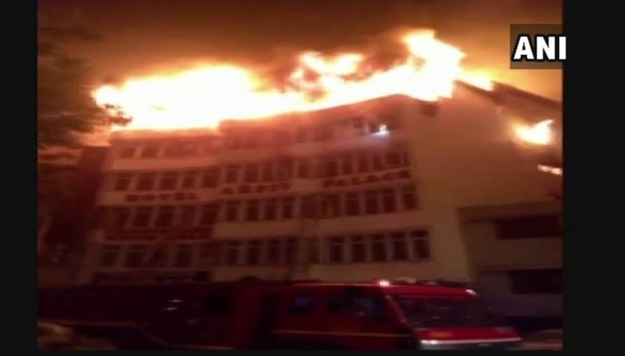 ഡല്‍ഹിയിലെ ഹോട്ടലില്‍ വന്‍ തീപ്പിടിത്തം: ഒമ്പത് മരണം, താമസക്കാരിൽ മലയാളികളും