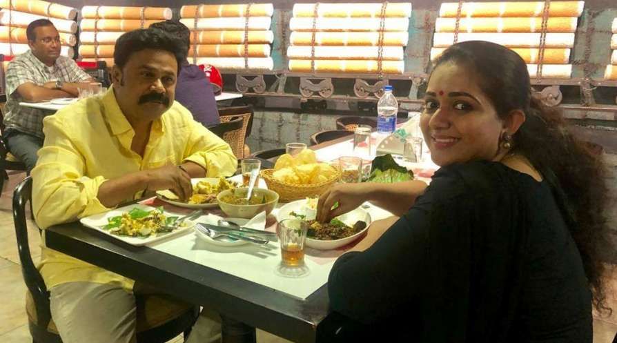 ദിലീപ് കാവ്യ ദമ്പതികളുടെ പുതിയ ചിത്രം വൈറലാകുന്നു