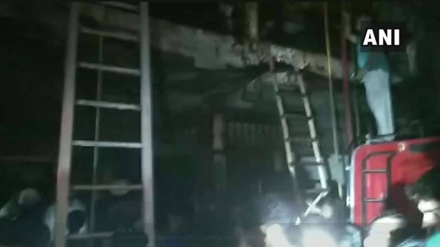 ഡല്‍ഹിയില്‍ നാലുനിലക്കെട്ടിടത്തില്‍ വന്‍ തീപ്പിടിത്തം, ആറുപേര്‍ മരിച്ചു