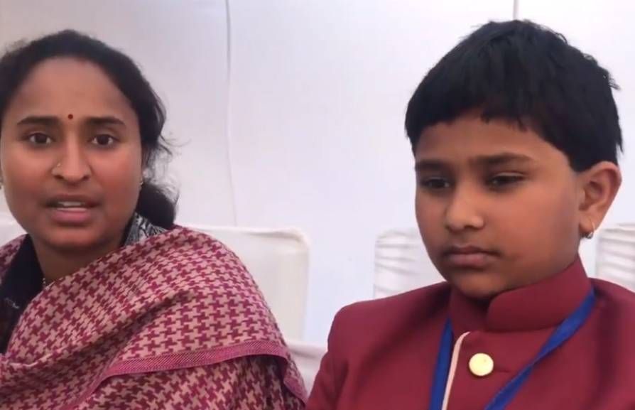 തോക്ക്  ചൂണ്ടിയവർക്ക് നേരെ വാക്കുകൊണ്ട് പൊരുതിയ കുഞ്ഞു മനസിന്‍റെ ധീരതയ്ക്ക് ആദരം