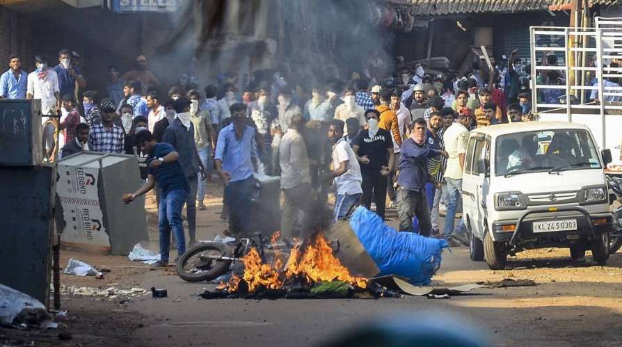 മംഗളൂരുവില്‍ പോലീസ് വെടിവെപ്പില്‍ രണ്ടുപേര്‍ കൊല്ലപ്പെട്ടു; ലഖ്‌നൗവില്‍ ഒരു മരണം