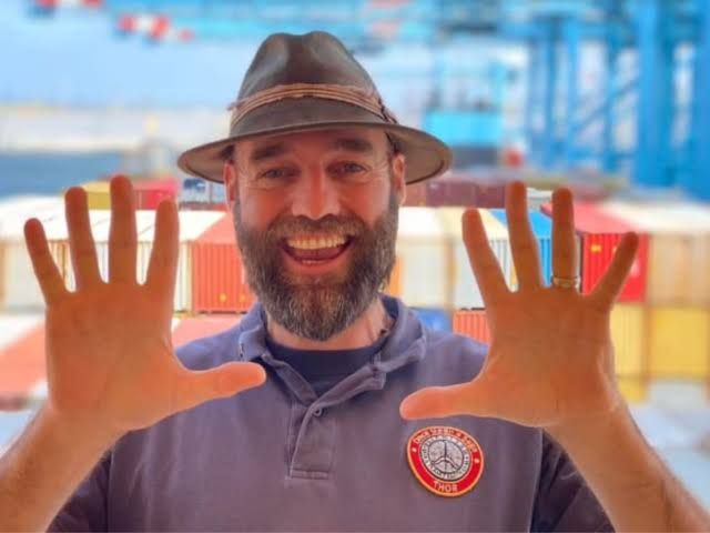 ഒരിക്കൽ പോലും വിമാനത്തിൽ കയറിയില്ല;സന്ദര്‍ശപിച്ച് 203 രാജ്യങ്ങൾ